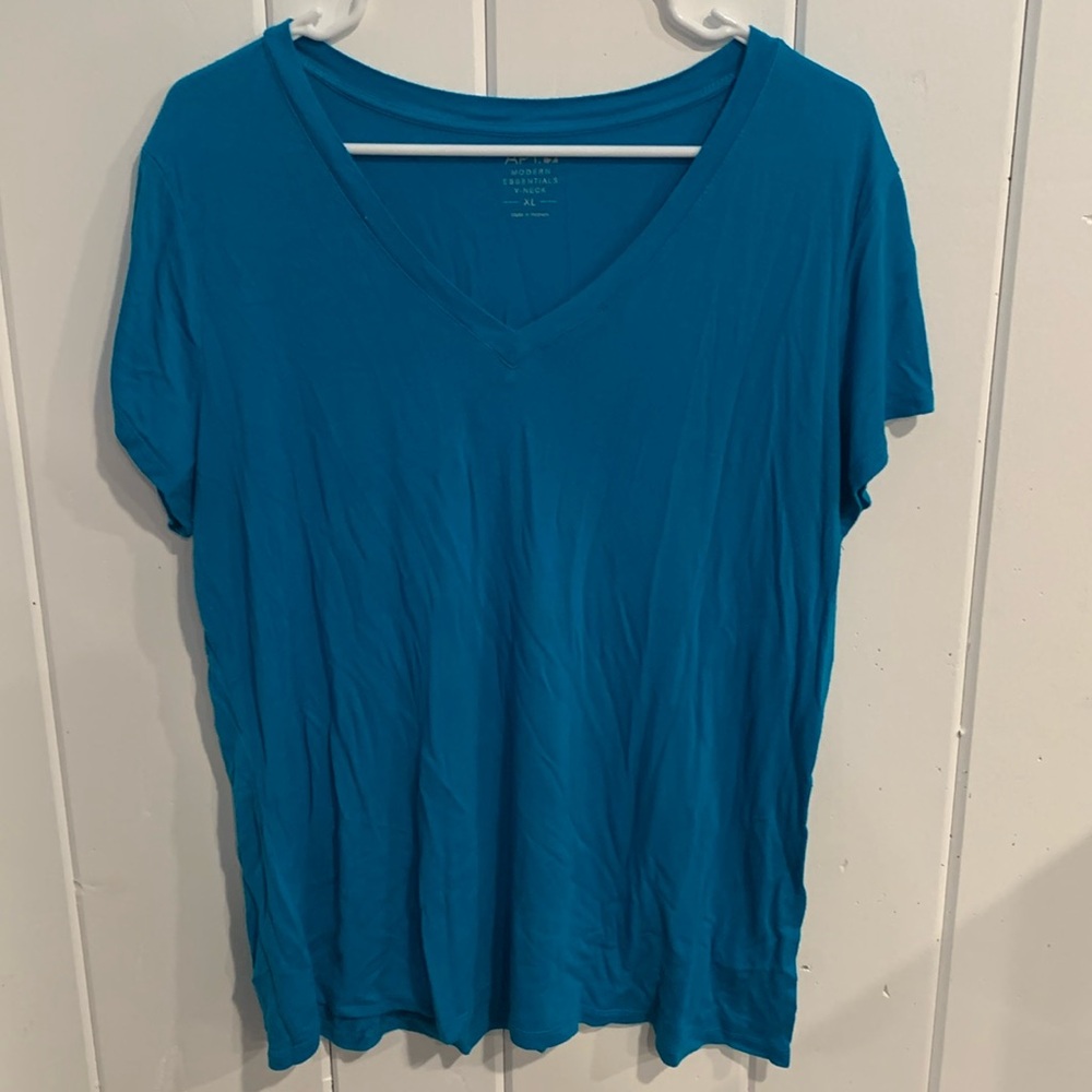 Apt. 9 Modern Essentials V-Neck Tee
